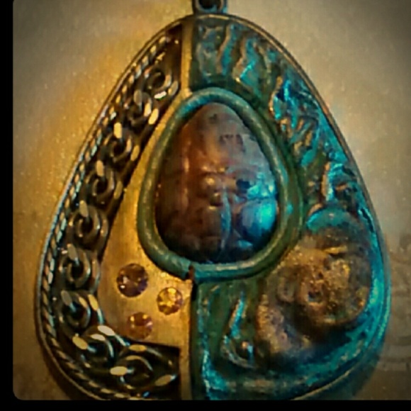 Vintage Beautifully Detailed Statement Necklace - Picture 3 of 8